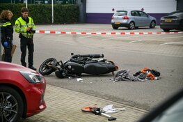 Motorrijder gewond na botsing met bestelbus